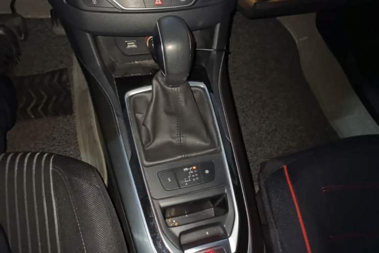 Used Peugeot 408 2016 1.6T Automatic Luxury Edition Gear Lever