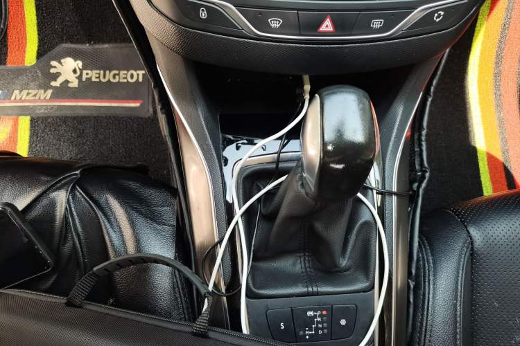 Used Peugeot 408 2016 1.6T Automatic Luxury Edition Gear Lever