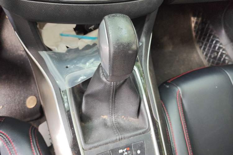 Used Peugeot 408 2016 1.6T Automatic Luxury Edition Gear Lever