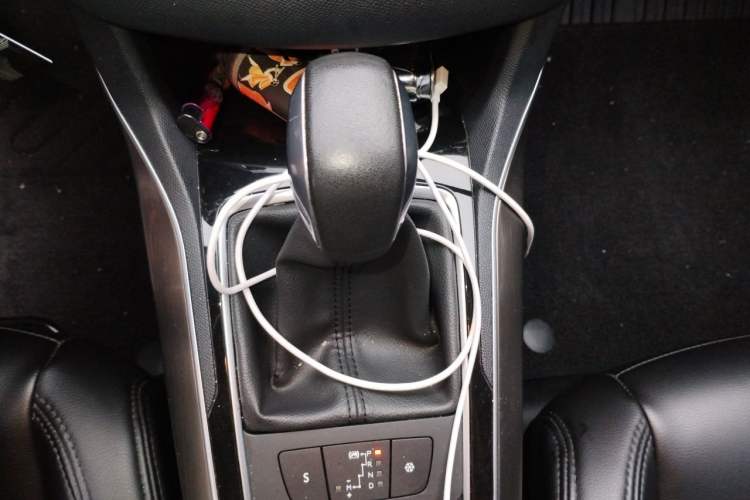 Used Peugeot 408 2016 1.6T Automatic Luxury Edition Gear Lever