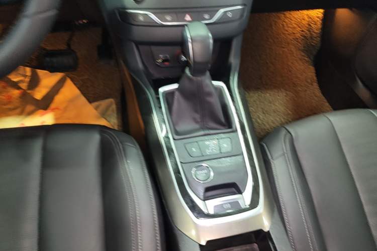 Used Peugeot 408 2016 1.6T Automatic Luxury Edition Gear Lever