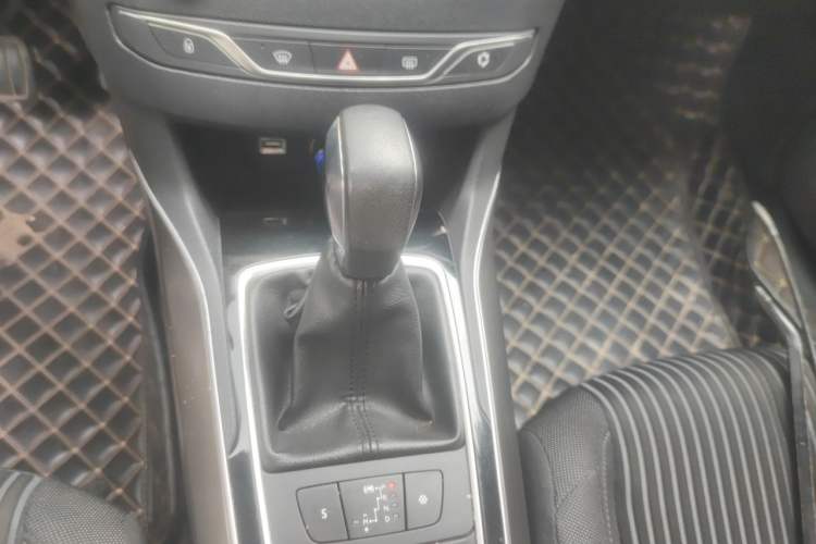 Used Peugeot 408 2016 1.6T Automatic Luxury Edition Gear Lever