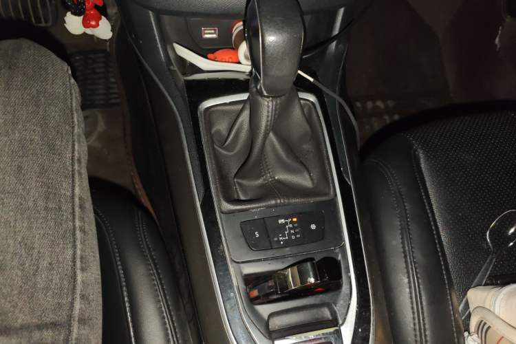 Used Peugeot 408 2016 1.6T Automatic Luxury Edition Gear Lever