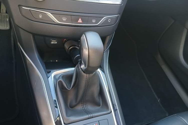 Used Peugeot 408 2016 1.6T Automatic Luxury Edition Gear Lever