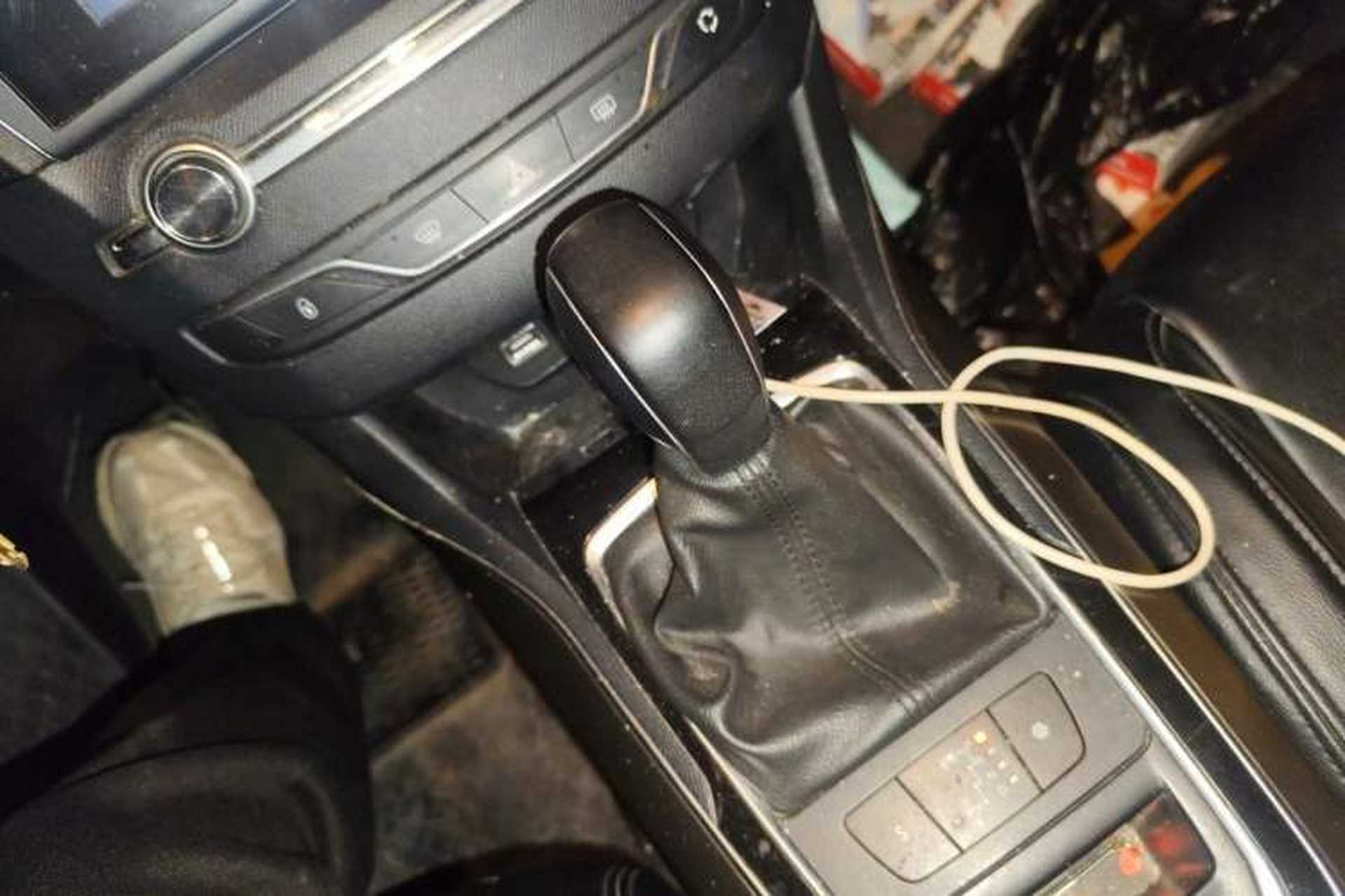 Used Peugeot 408 2016 1.6T Automatic Luxury Edition Gear Lever