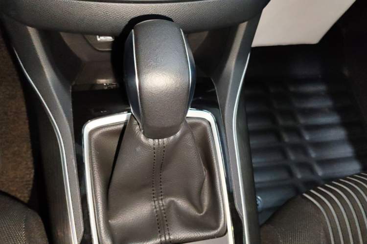 Used Peugeot 408 2016 1.6T Automatic Luxury Edition Gear Lever
