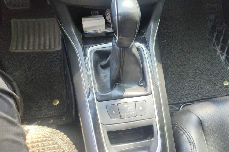 Used Peugeot 408 2016 1.6T Automatic Luxury Edition Gear Lever