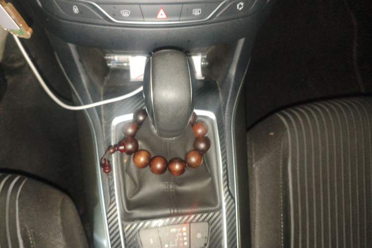 Used Peugeot 408 2016 1.6T Automatic Luxury Edition Gear Lever