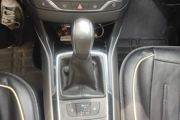 Used Peugeot 408 2016 1.6T Automatic Luxury Edition Gear Lever
