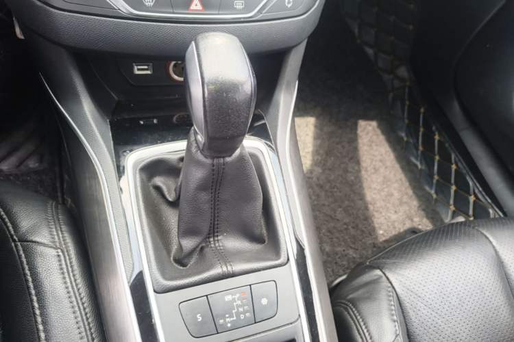 Used Peugeot 408 2016 1.6T Automatic Luxury Edition Gear Lever
