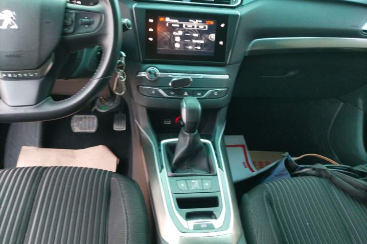 Used Peugeot 408 2016 1.6T Automatic Luxury Edition Gear Lever