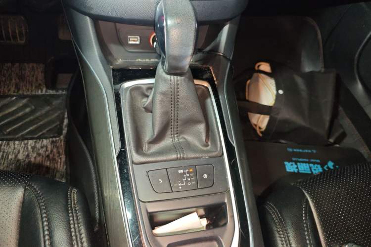 Used Peugeot 408 2016 1.6T Automatic Luxury Edition Gear Lever