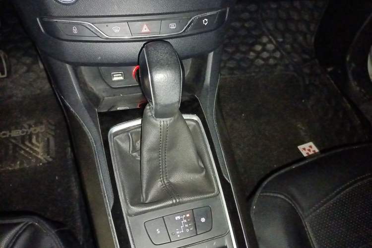 Used Peugeot 408 2016 1.6T Automatic Luxury Edition Gear Lever