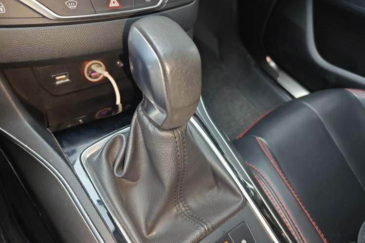 Used Peugeot 408 2016 1.6T Automatic Luxury Edition Gear Lever