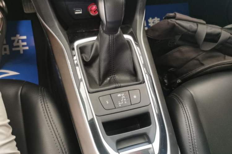 Used Peugeot 408 2016 1.6T Automatic Luxury Edition Gear Lever