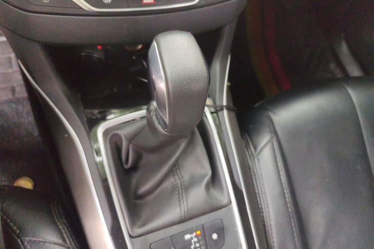 Used Peugeot 408 2016 1.6T Automatic Luxury Edition Gear Lever