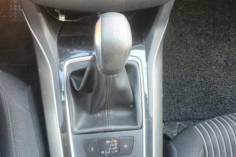 Used Peugeot 408 2016 1.6T Automatic Luxury Edition Gear Lever