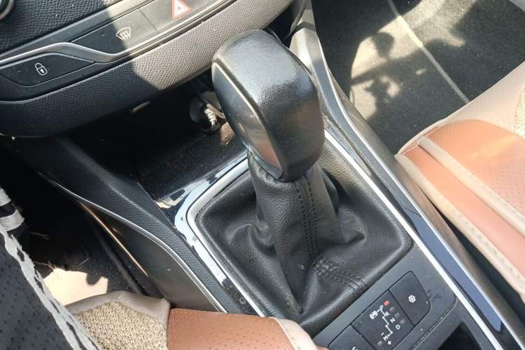 Used Peugeot 408 2016 1.6T Automatic Luxury Edition Gear Lever