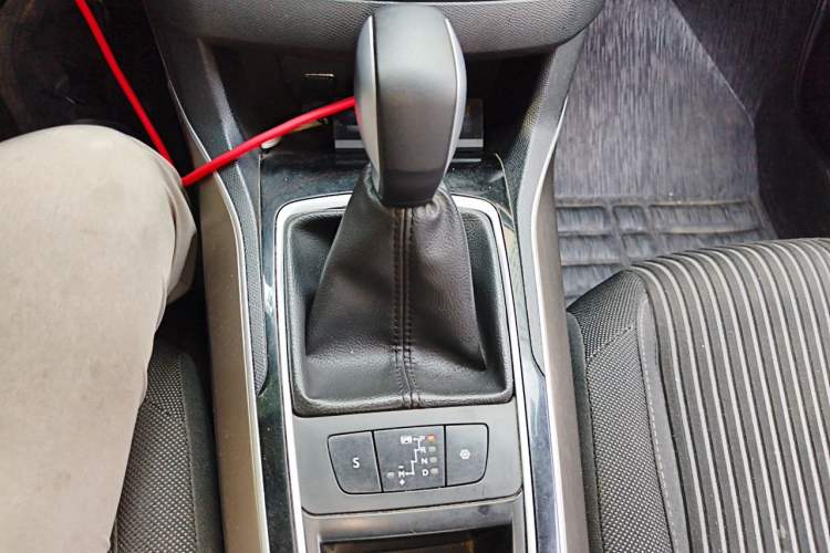 Used Peugeot 408 2016 1.6T Automatic Luxury Edition Gear Lever