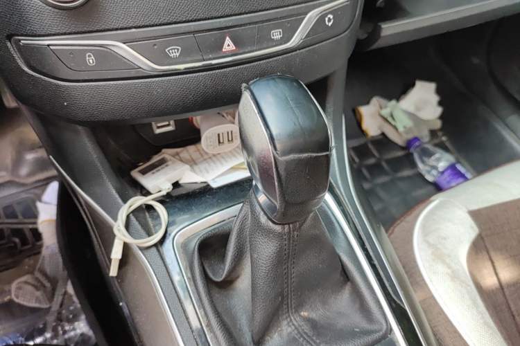 Used Peugeot 408 2016 1.6T Automatic Luxury Edition Gear Lever