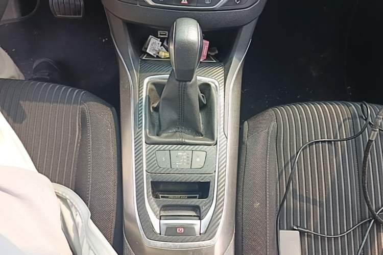 Used Peugeot 408 2016 1.6T Automatic Luxury Edition Gear Lever