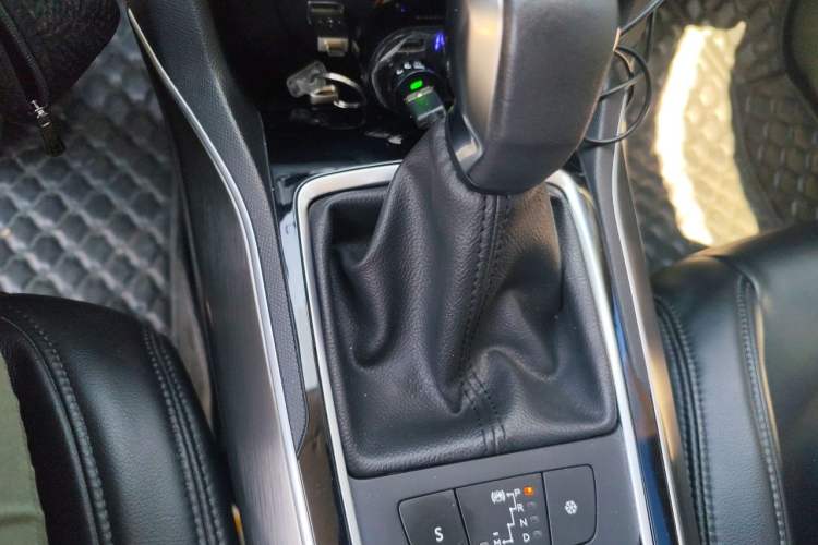Used Peugeot 408 2016 1.6T Automatic Luxury Edition Gear Lever