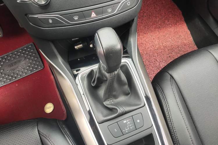 Used Peugeot 408 2016 1.6T Automatic Luxury Edition Gear Lever