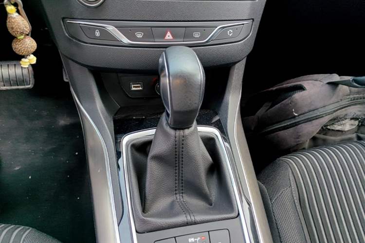 Used Peugeot 408 2016 1.6T Automatic Luxury Edition Gear Lever