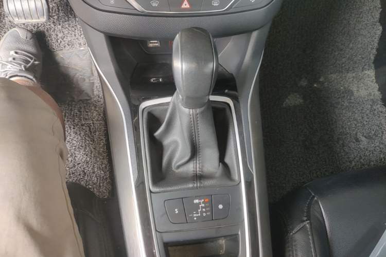 Used Peugeot 408 2016 1.6T Automatic Luxury Edition Gear Lever