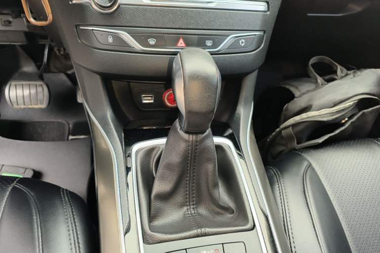 Used Peugeot 408 2016 1.6T Automatic Luxury Edition Gear Lever