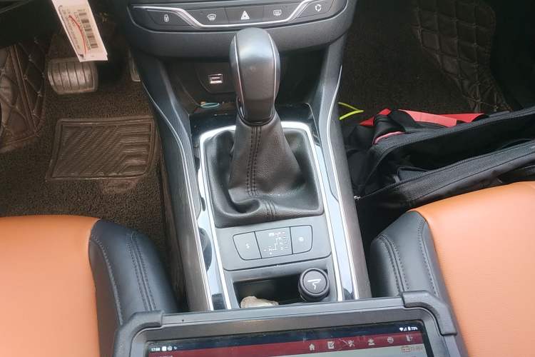 Used Peugeot 408 2016 1.6T Automatic Luxury Edition Gear Lever