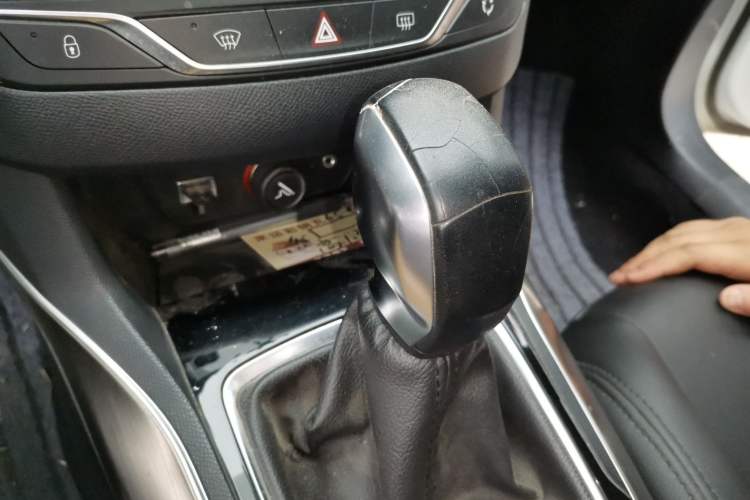 Used Peugeot 408 2016 1.6T Automatic Luxury Edition Gear Lever