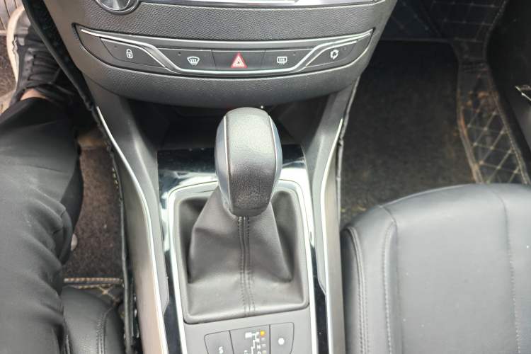 Used Peugeot 408 2016 1.6T Automatic Luxury Edition Gear Lever