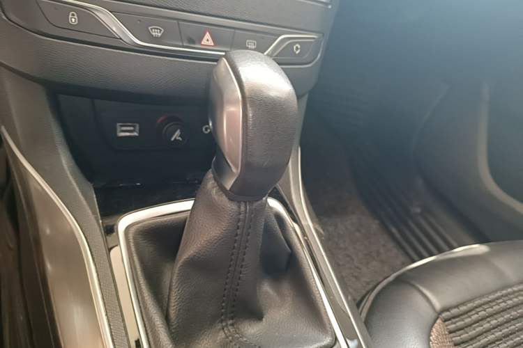 Used Peugeot 408 2016 1.6T Automatic Luxury Edition Gear Lever