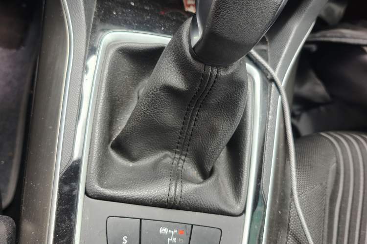 Used Peugeot 408 2016 1.6T Automatic Luxury Edition Gear Lever