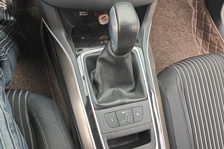 Used Peugeot 408 2016 1.6T Automatic Luxury Edition Gear Lever