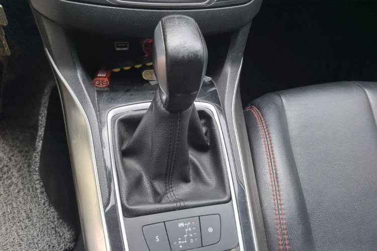 Used Peugeot 408 2016 1.6T Automatic Luxury Edition Gear Lever