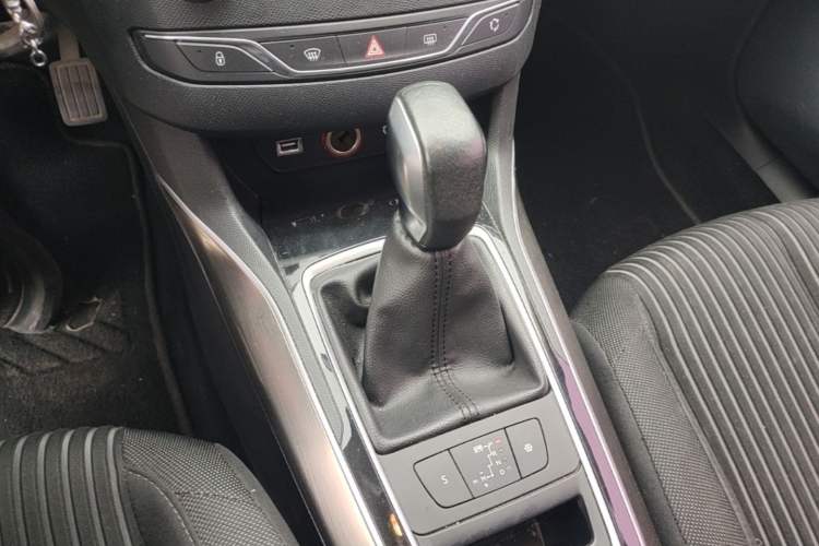 Used Peugeot 408 2016 1.6T Automatic Luxury Edition Gear Lever