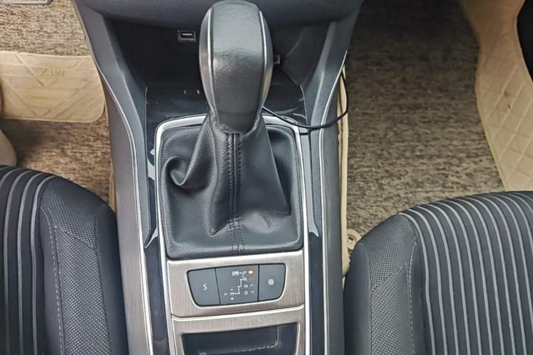 Used Peugeot 408 2016 1.6T Automatic Luxury Edition Gear Lever