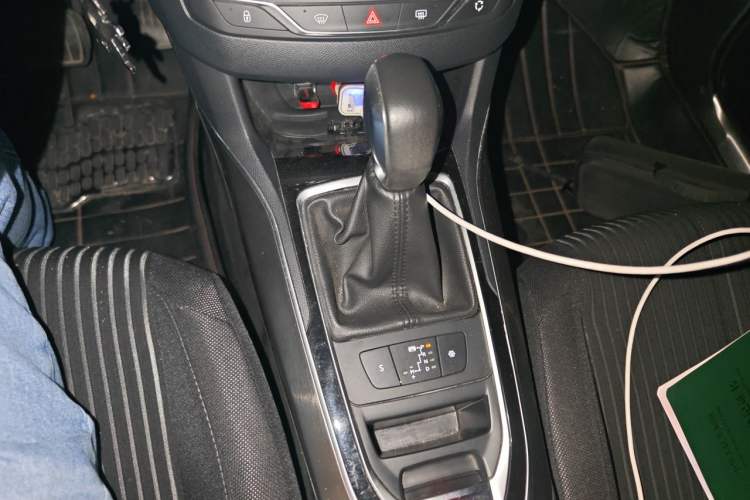 Used Peugeot 408 2016 1.6T Automatic Luxury Edition Gear Lever