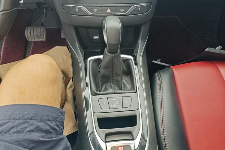 Used Peugeot 408 2016 1.6T Automatic Luxury Edition Gear Lever