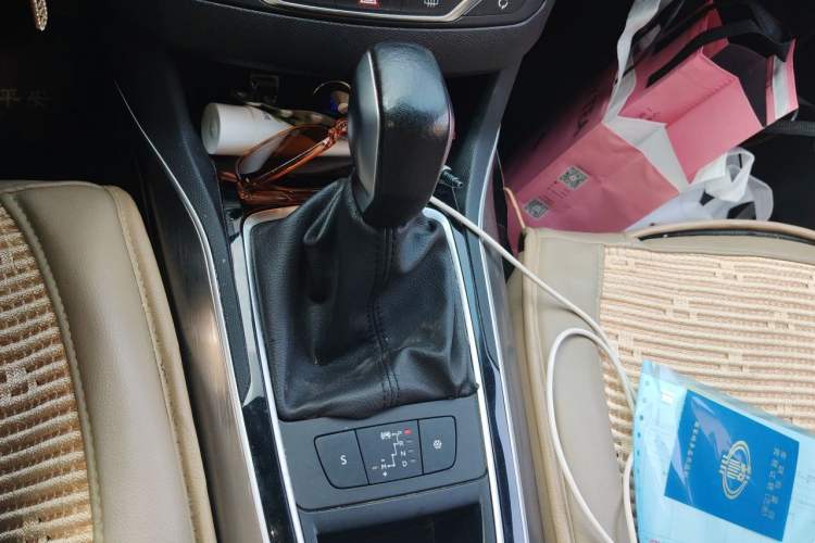 Used Peugeot 408 2016 1.6T Automatic Luxury Edition Gear Lever