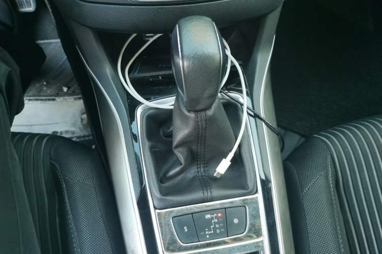 Used Peugeot 408 2016 1.6T Automatic Luxury Edition Gear Lever