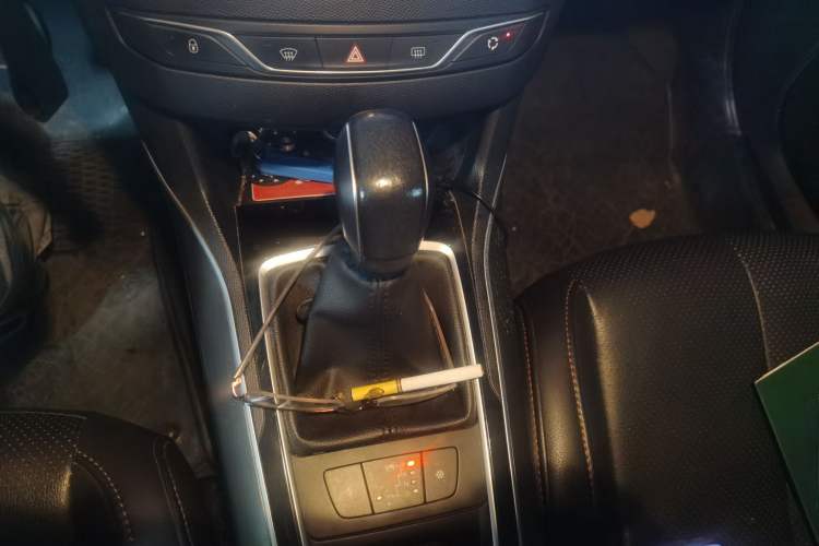 Used Peugeot 408 2016 1.6T Automatic Luxury Edition Gear Lever