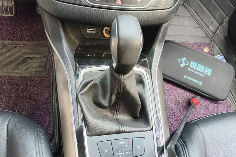 Used Peugeot 408 2016 1.6T Automatic Luxury Edition Gear Lever