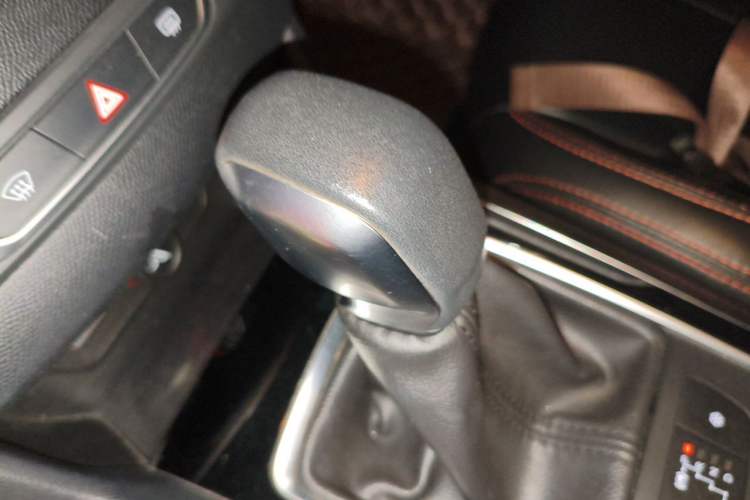 Used Peugeot 408 2016 1.6T Automatic Luxury Edition Gear Lever