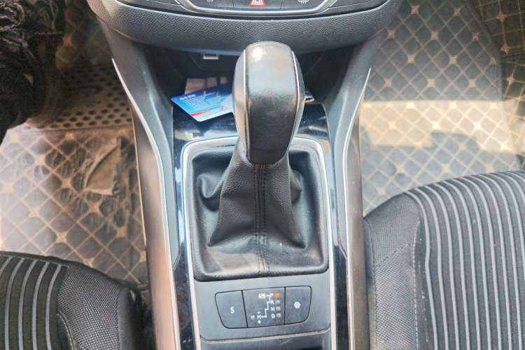 Used Peugeot 408 2016 1.6T Automatic Luxury Edition Gear Lever