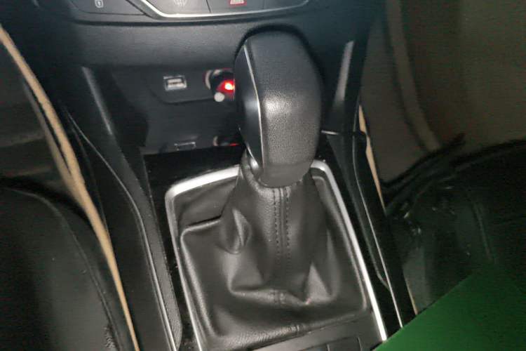 Used Peugeot 408 2016 1.6T Automatic Luxury Edition Gear Lever