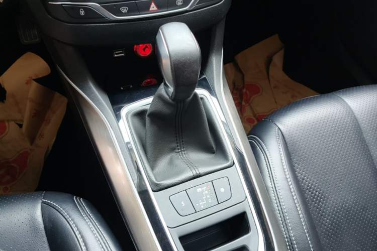 Used Peugeot 408 2016 1.6T Automatic Luxury Edition Gear Lever