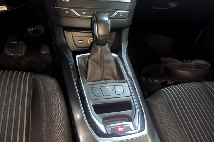 Used Peugeot 408 2016 1.6T Automatic Luxury Edition Gear Lever